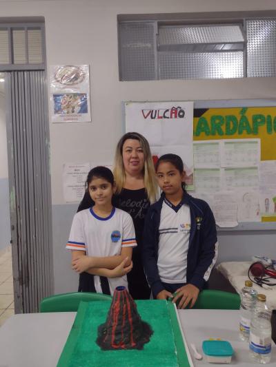 Escola LeocÃ¡dio JosÃ© Correia realizou a Feira de CiÃªncias com os Alunos do 5Âº ano